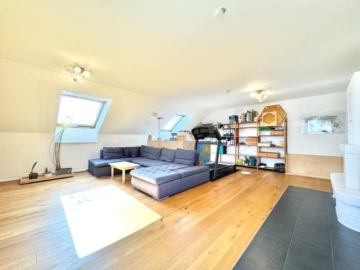 Sofort beziehbar! Großzügige 4 Zimmer Wohnung mit Balkon und Einzelgarage!, 71065 Sindelfingen, Wohnung