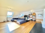 Wohnzimmer - Moderner Komfort! Attraktive 4 Zimmer-Wohnung im Herzen von Sindelfingen!