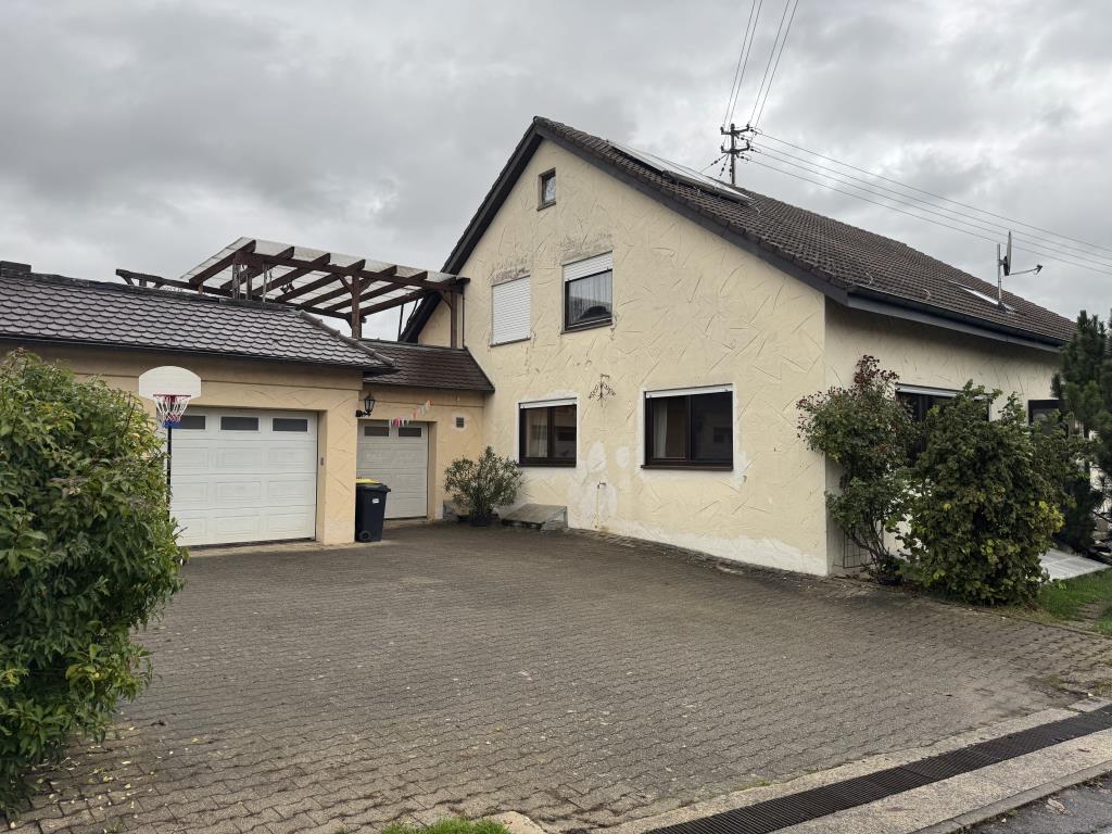 Ihr Familiendomizil! Freistehendes Einfamilienhaus mit Garten in Hessigheim! - Außenansicht (40765)