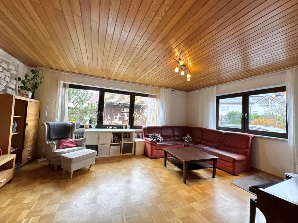 Ihr Familiendomizil! Freistehendes Einfamilienhaus mit Garten in Hessigheim! - Wohnzimmer (39772)