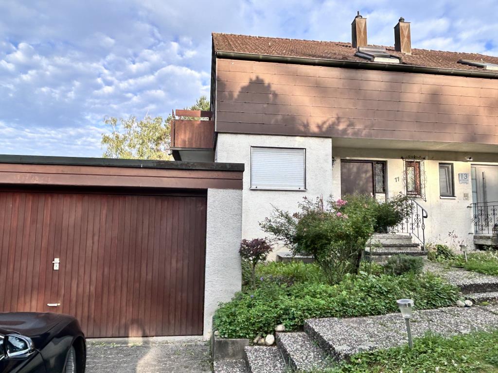 Ihr Familien Domizil! Attraktive Doppelhaushälfte mit Garten in Plochingen! - Außenansicht (40073)