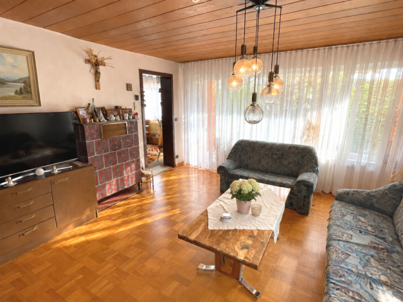 Platz fürs Leben! Charmantes Zweifamilienhaus für die ganze Familie! - Wohnzimmer(EG) (53333)
