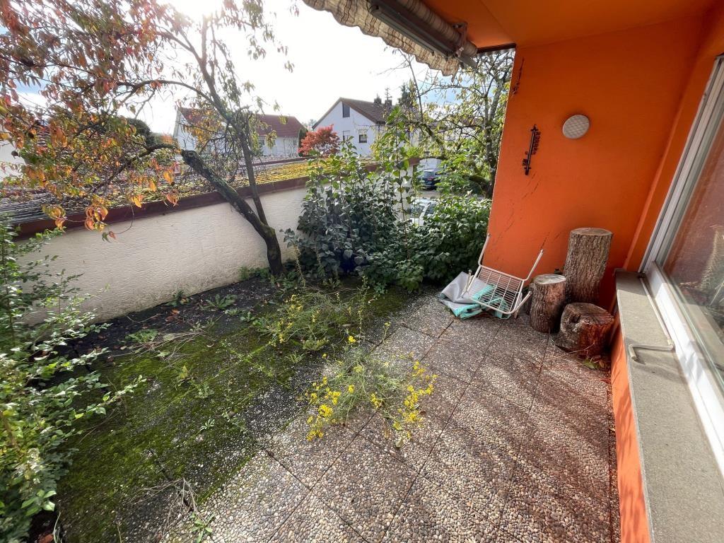 Generationenglück unter einem 1. Dach! Tolles Zweifamilienhaus in Urbach! - Terrasse (43446)