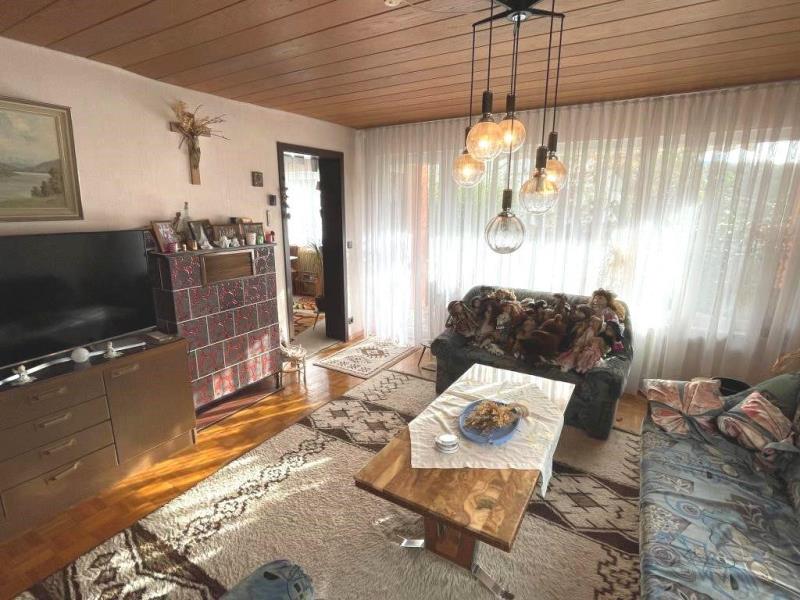 Generations Schmuckstück! Freistehendes Zweifamilienhaus mit großen Garten! - Wohnzimmer (EG) (51135)
