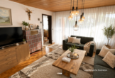 Wohnzimmer - Generationenglück unter 1. Dach! Perfektes Zweifamilienhaus in Urbach!