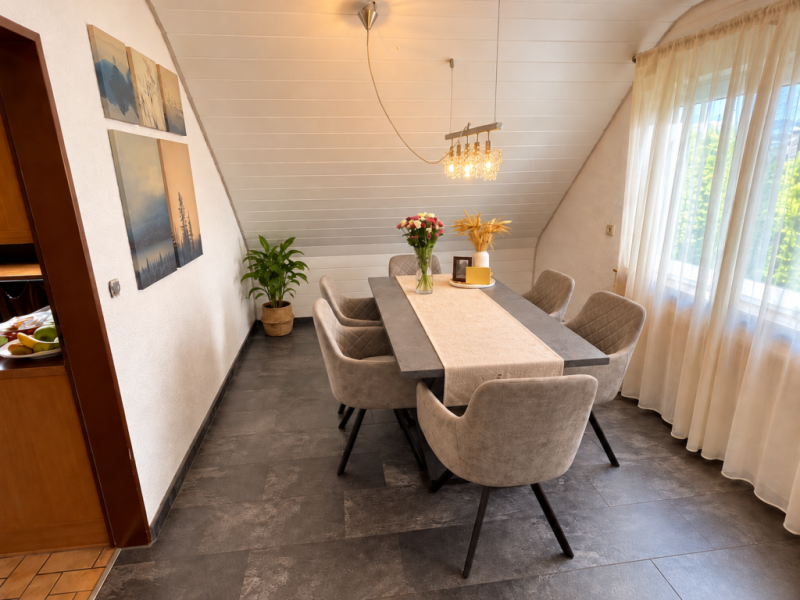Platz fürs Leben! Charmantes Zweifamilienhaus für die ganze Familie! - Esszimmer (DG) (54169)