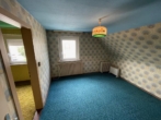 Renovieren Sie diese kleine 3 Zimmer-Dachgeschosswohnung nach Ihren Vorstellungen! - Schlafzimmer