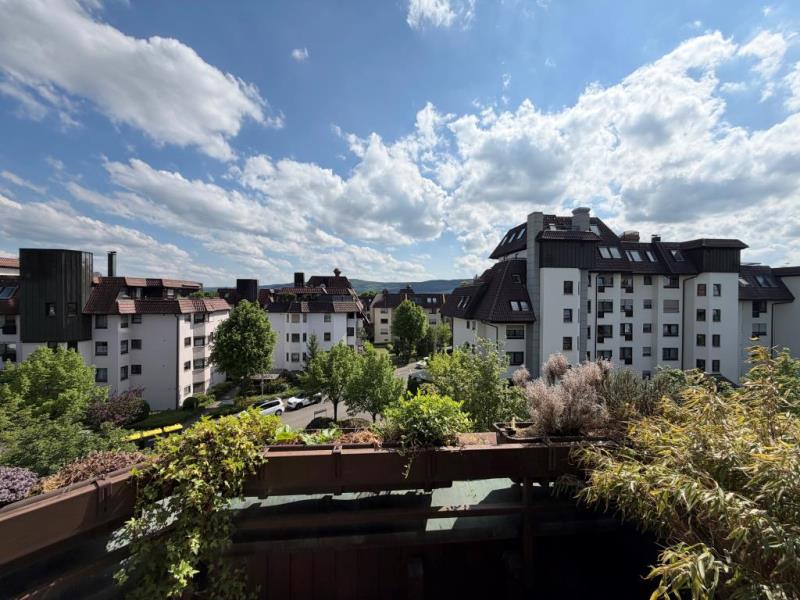 Interessante Fernsicht! Attraktive 3 Zimmer-Wohnung mit sonnigem Balkon! - Aussicht (45778)
