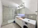 Badezimmer - Interessante Fernsicht! Attraktive 3 Zimmer-Wohnung mit sonnigem Balkon!