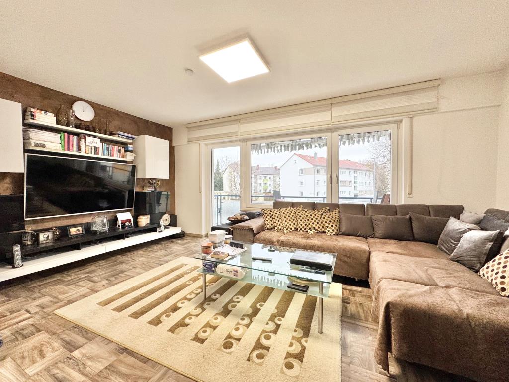 Sofort beziehbar! Gemütliche 3 Zimmer-Wohnung in TOP Lage von Ludwigsburg! - Wohn/- Essbereich (33074)