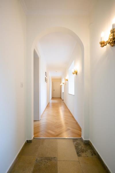 Wohnen mit Geschichte – Exklusive 3,5-Zimmer-Wohnung im Schloss Mittelbiberach - Flur (47533)