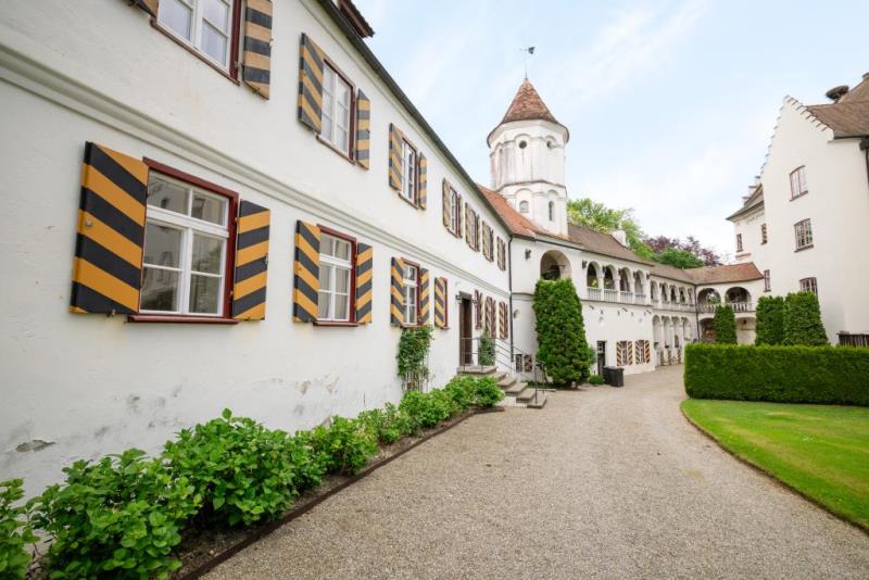 Wohnen mit Geschichte – Exklusive 3,5-Zimmer-Wohnung im Schloss Mittelbiberach - Außenansicht (47528)