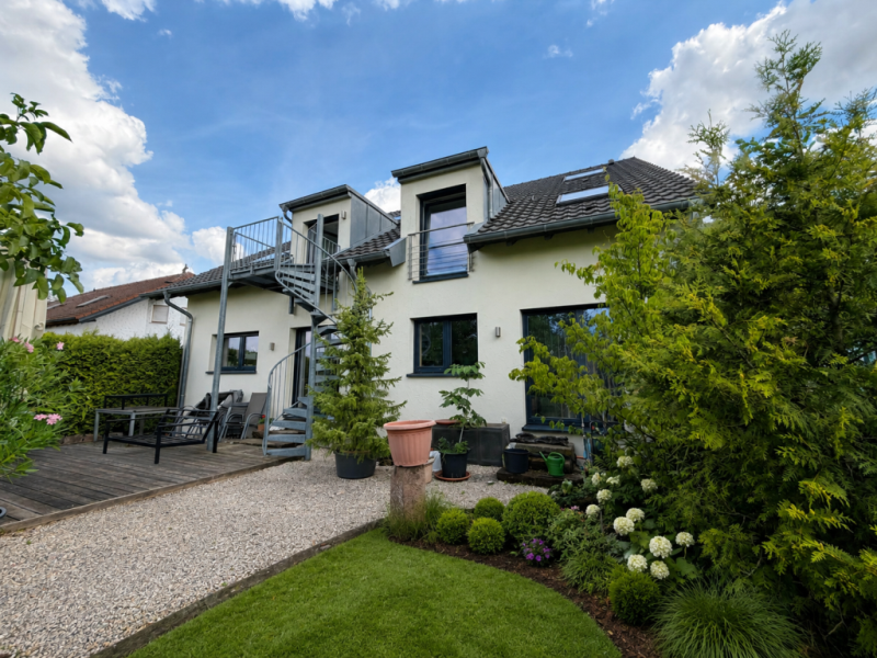 Haus in den Weinbergen! Traumhaftes Anwesen für Ihren ruhigen Familien Wohntraum! - Außenansicht (49635)