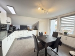 Blick Küche - Traumhafte 3 1/2 Zimmer-Dachstudio-Wohnung mit herrlichem Sonnenbalkon!