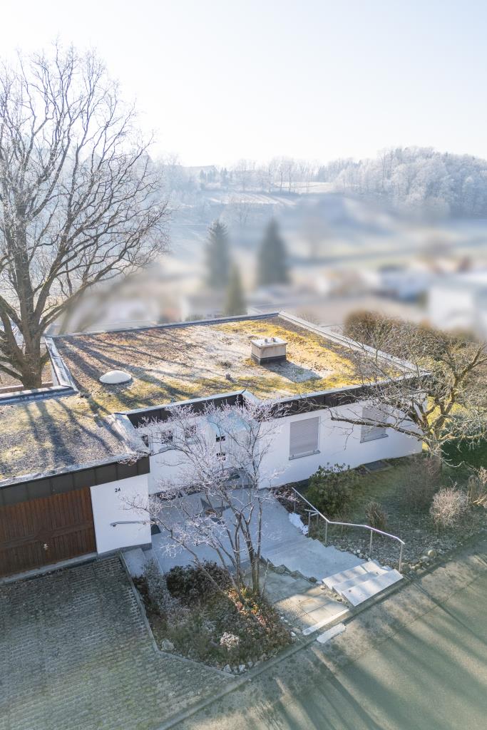 Bezugsfreies Einfamilienhaus in Bungalowbauweise mit sonnenverwöhntem Grundstück! - Frontansicht (40945)