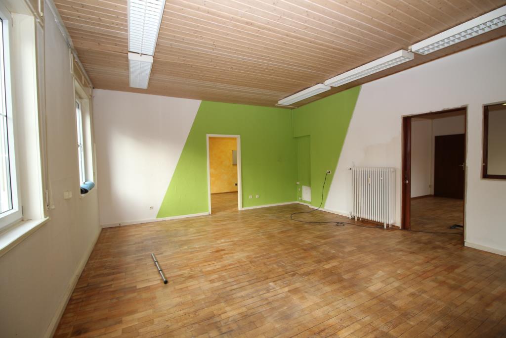 Ideale Gastro, Büro oder Praxis direkt am Marktplatz von Altdorf! - Raum (24440)