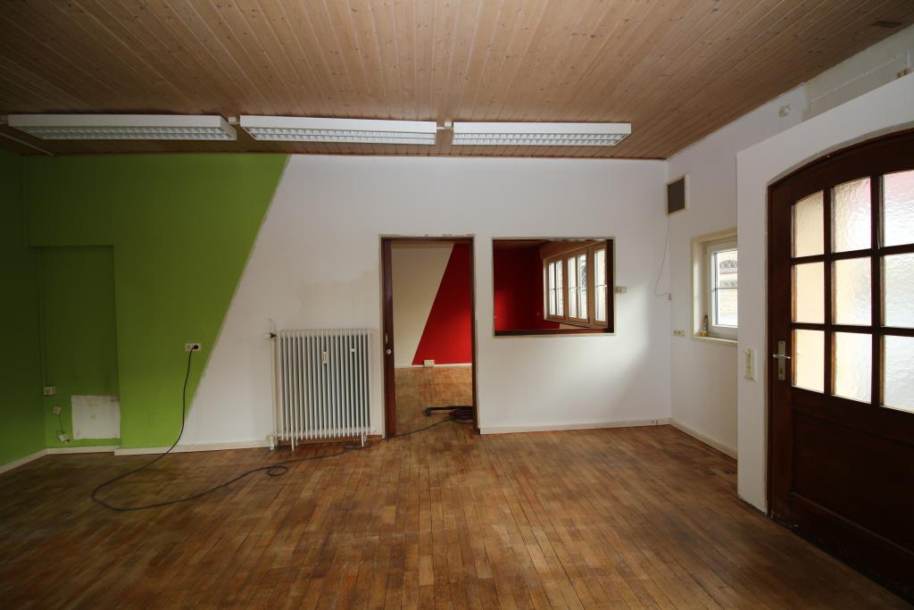 Ideale Gastro, Büro oder Praxis direkt am Marktplatz von Altdorf! - Raum (24438)