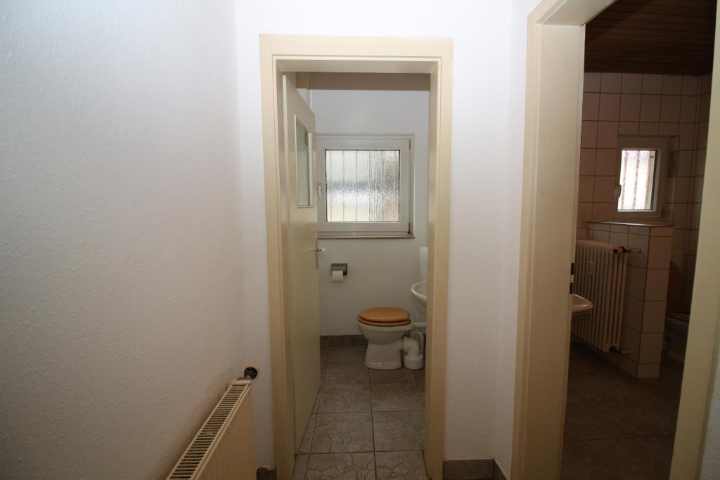 Ideale Gastro, Büro oder Praxis direkt am Marktplatz von Altdorf! - WC (24442)