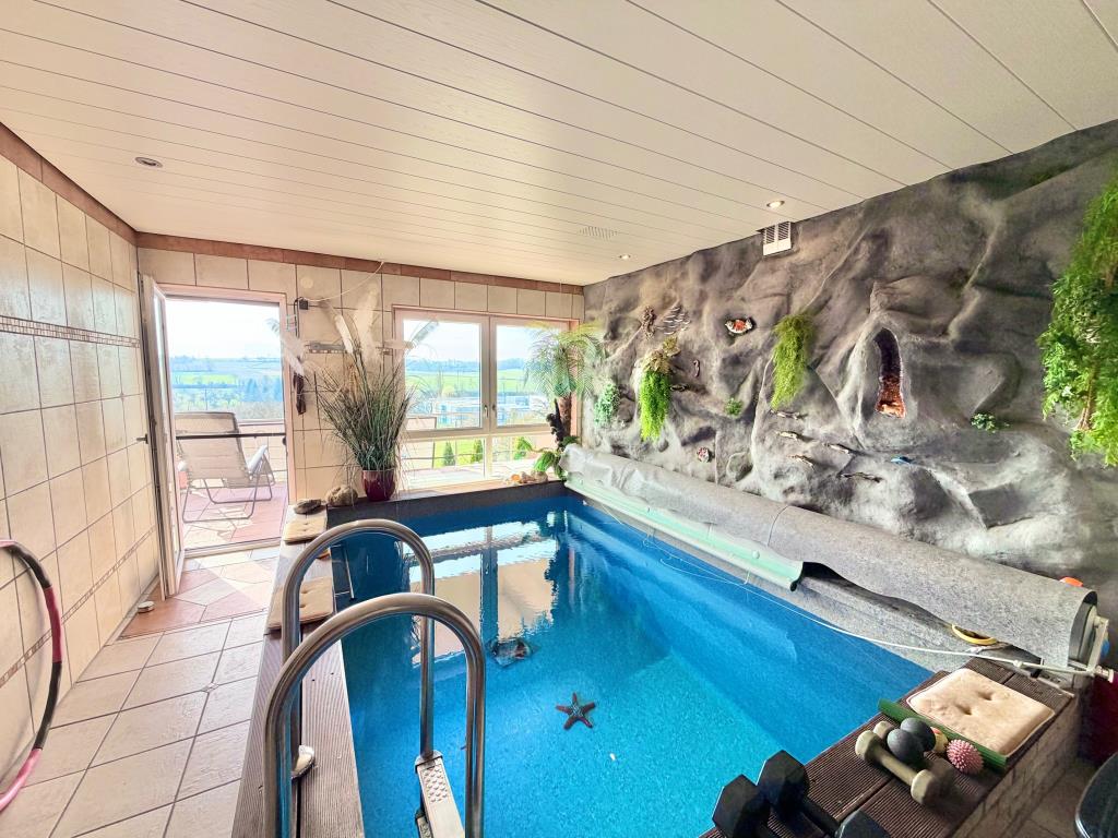 Einmalige Gelegenheit! Exklusives Traumhaus mit toller Wellness-Oase! - Pool (43500)