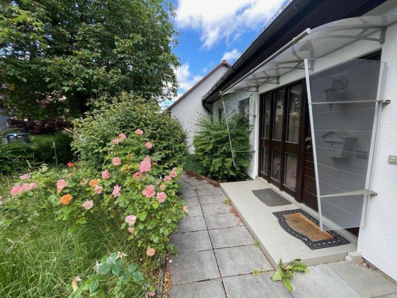 Herrlicher Wohntraum! Idyllisches freistehendes Einfamilienhaus in Gruibingen! - Eingangsbereich (47904)