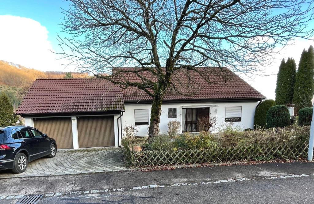 Einziehen & Wohlfühlen! Attraktives freistehendes Einfamilienhaus mit Garten! - Gruibingen (39324)