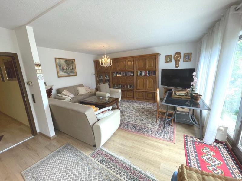 Seltene Gelegenheit! Idyllisches freistehendes Einfamilienhaus in Gruibingen! - Wohnzimmer (47498)