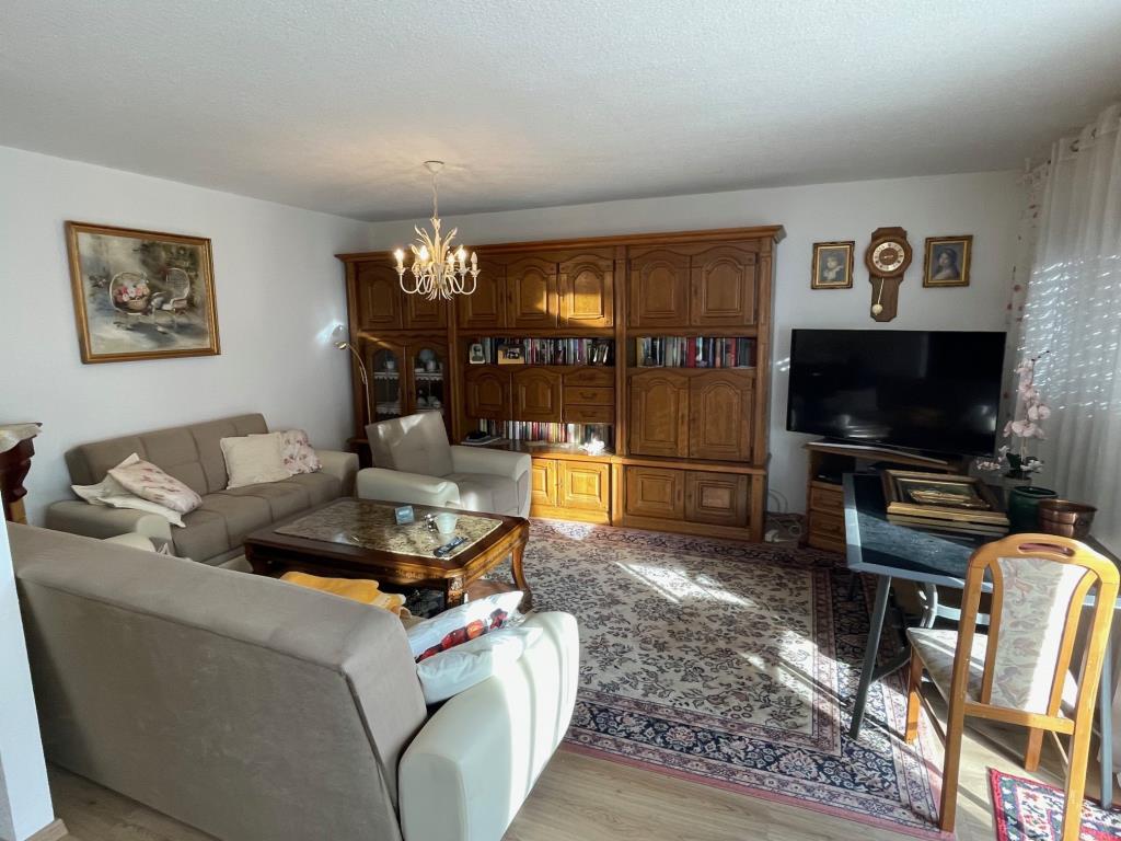 Charmantes freistehendes Einfamilienhaus mit tollem Blick ins Grüne! - Wohnzimmer (40058)