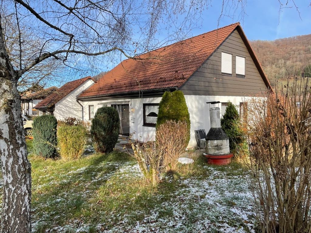 Freistehendes Einfamilienhaus in ruhiger Aussichtslage von Gruibingen! - Außenansicht (38424)