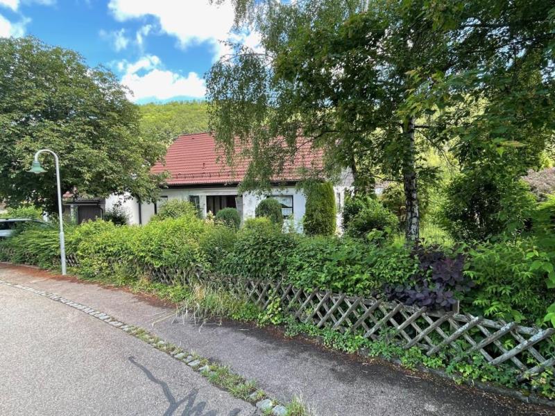 Herrlicher Wohntraum! Idyllisches freistehendes Einfamilienhaus in Gruibingen! - Gruibingen (47900)