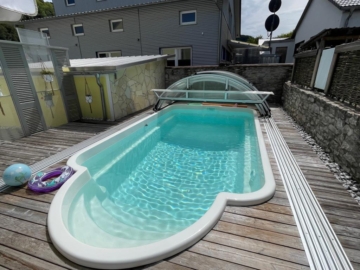 Traumhafte Oase! Stattliches Zweifamilien-Doppelhaus mit Pool & Sauna!, 73342 Bad Ditzenbach, Einfamilienhaus