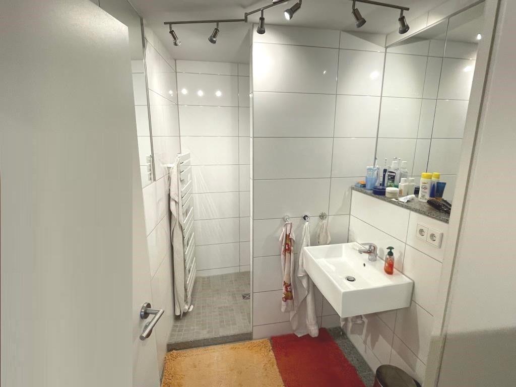 Oase zum Wohlfühlen! Zweifamilienhaus mit Swimmingpool & Sauna! - Badezimmer (36845)