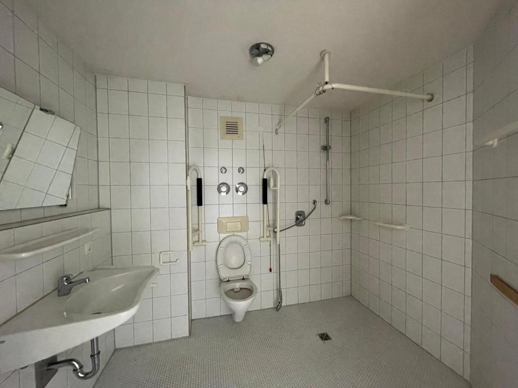 Betreutes Wohnen! Attraktive 2 Zimmer Wohnung in der Esslinger- Innenstadt! - Badezimmer (37995)