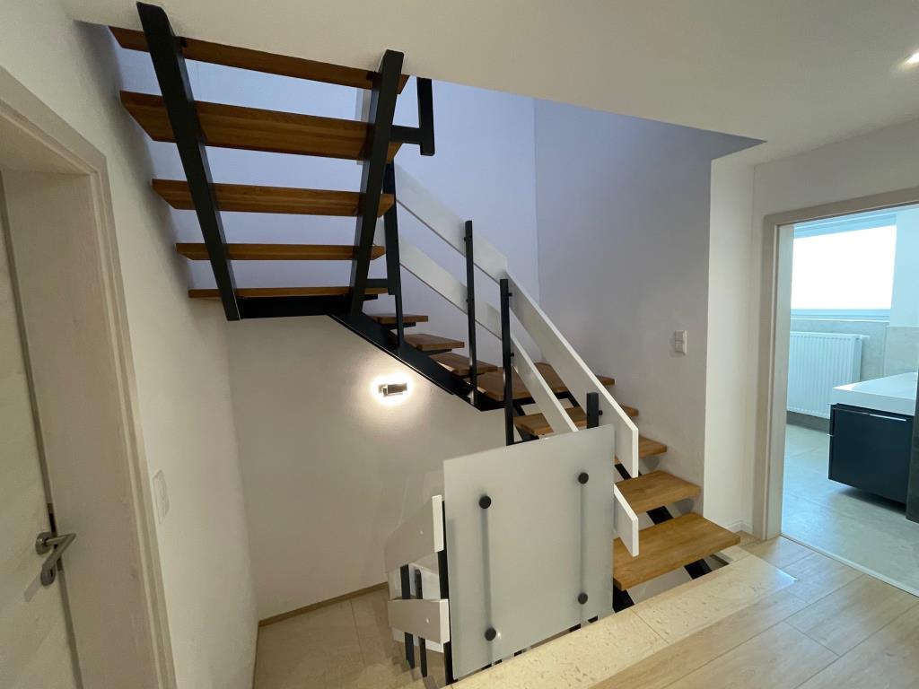 Haus zum Verlieben! Ansprechende Doppelhaushälfte für tolle Ansprüche! - Flur (36890)