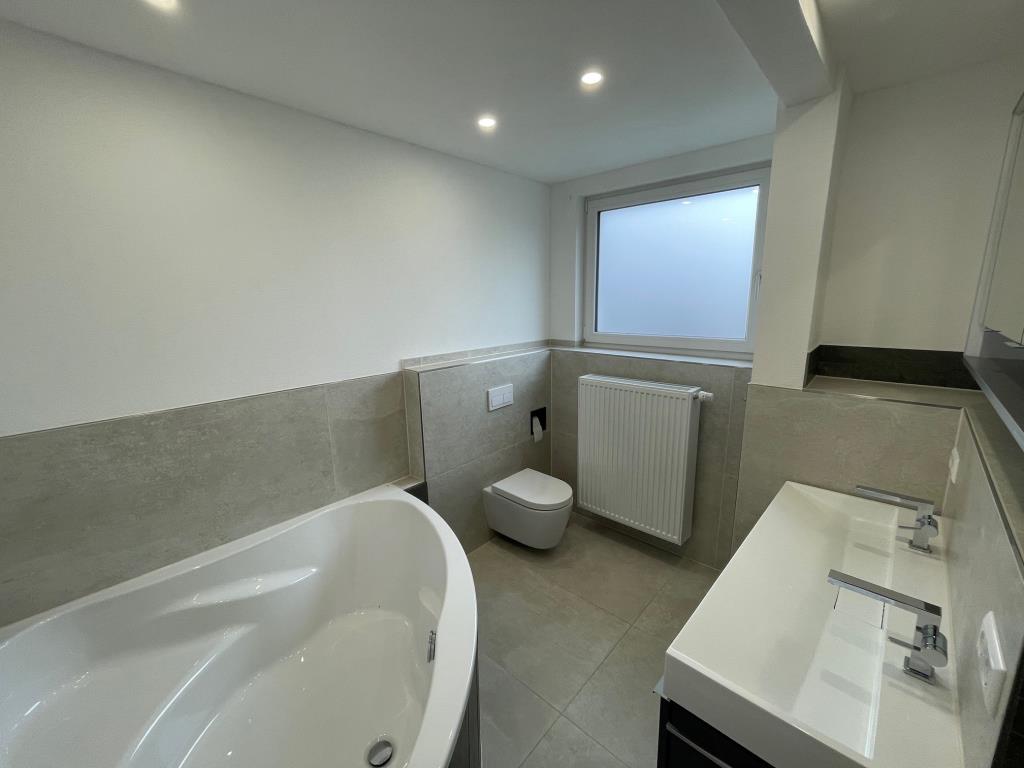 Haus zum Verlieben! Ansprechende Doppelhaushälfte für tolle Ansprüche! - Tageslichtbad (OG) (36893)