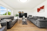 Wohnzimmer - Frei stehendes Zweifamilienhaus mit zusätzlicher Einlieger-Wohnung in top Lage!