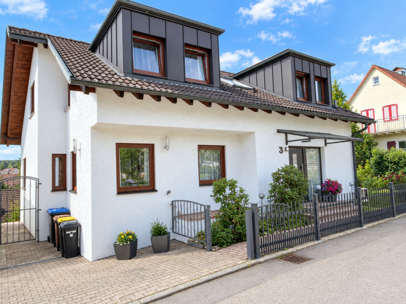 Repräsentatives freistehendes Einfamilienhaus für gehobene Ansprüche! - Hochdorf (54632)