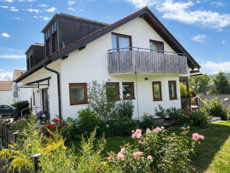 Traumhafte Aussicht! Charmantes freistehendes Einfamilienhaus in Hochdorf! - Hochdorf (52604)