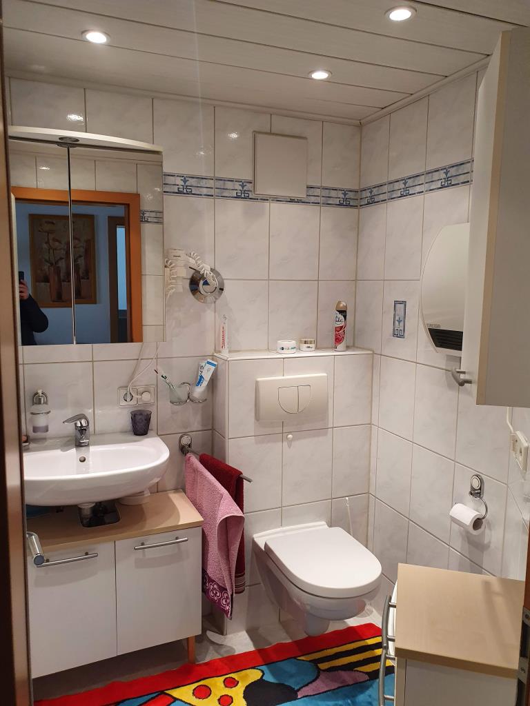 Modernisierte und helle 3 Zimmer-Wohnung mit Balkon nähe Friedenskirche! - Blick Bad (34627)