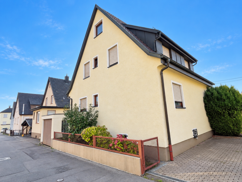 Wohnen mit Perspektive! Einfamilienhaus mit Garten im Herzen von Ebersbach! - Ebersbach (Fils) (54711)