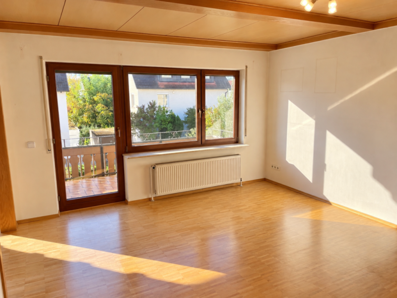 Wohnen mit Perspektive! Einfamilienhaus mit Garten im Herzen von Ebersbach! - Wohnzimmer (54719)