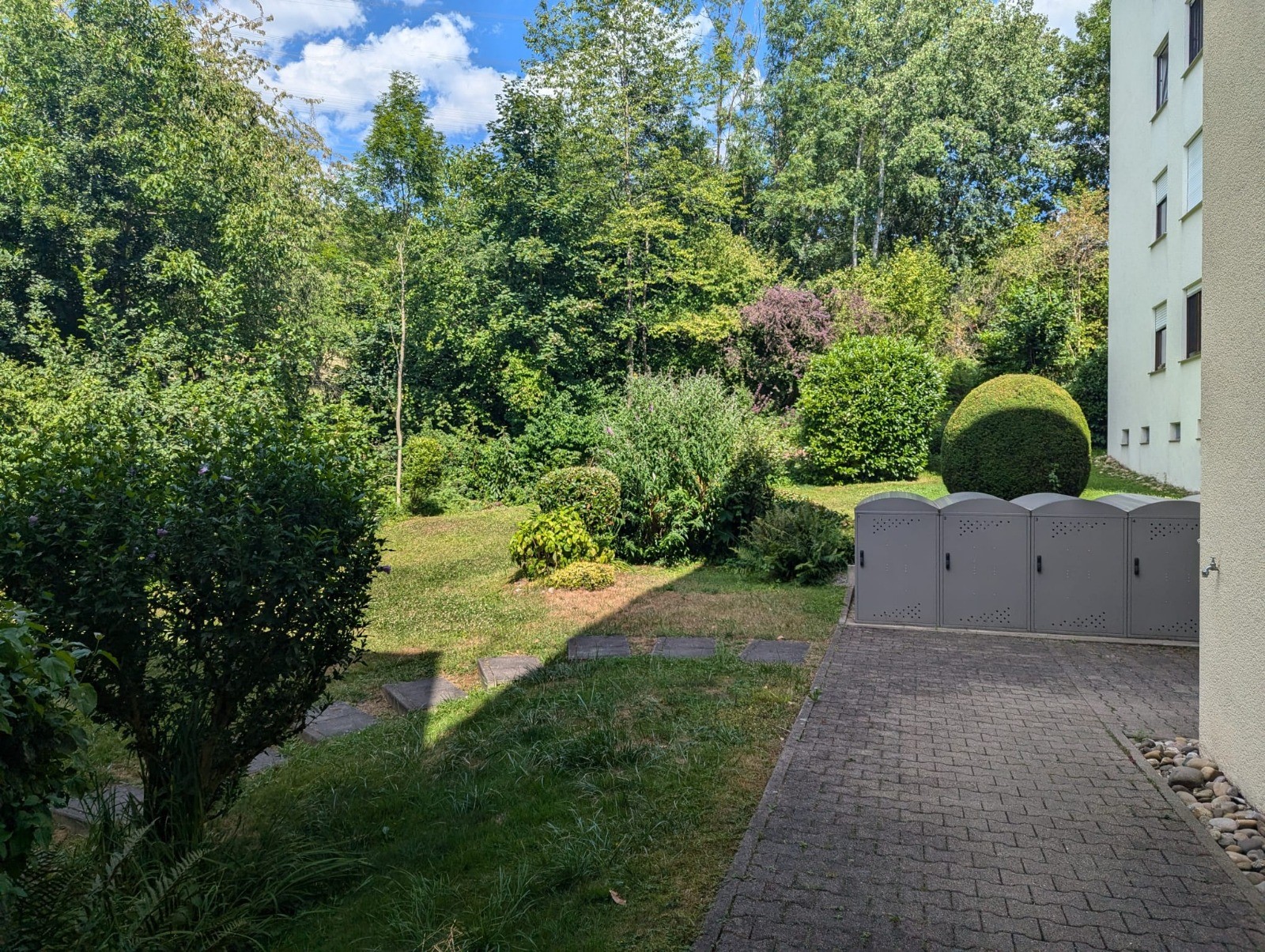 Platz für die ganze Familie! Schöne 4 Zimmer-Wohnung mit Balkon in Altbach! - Außen (37379)