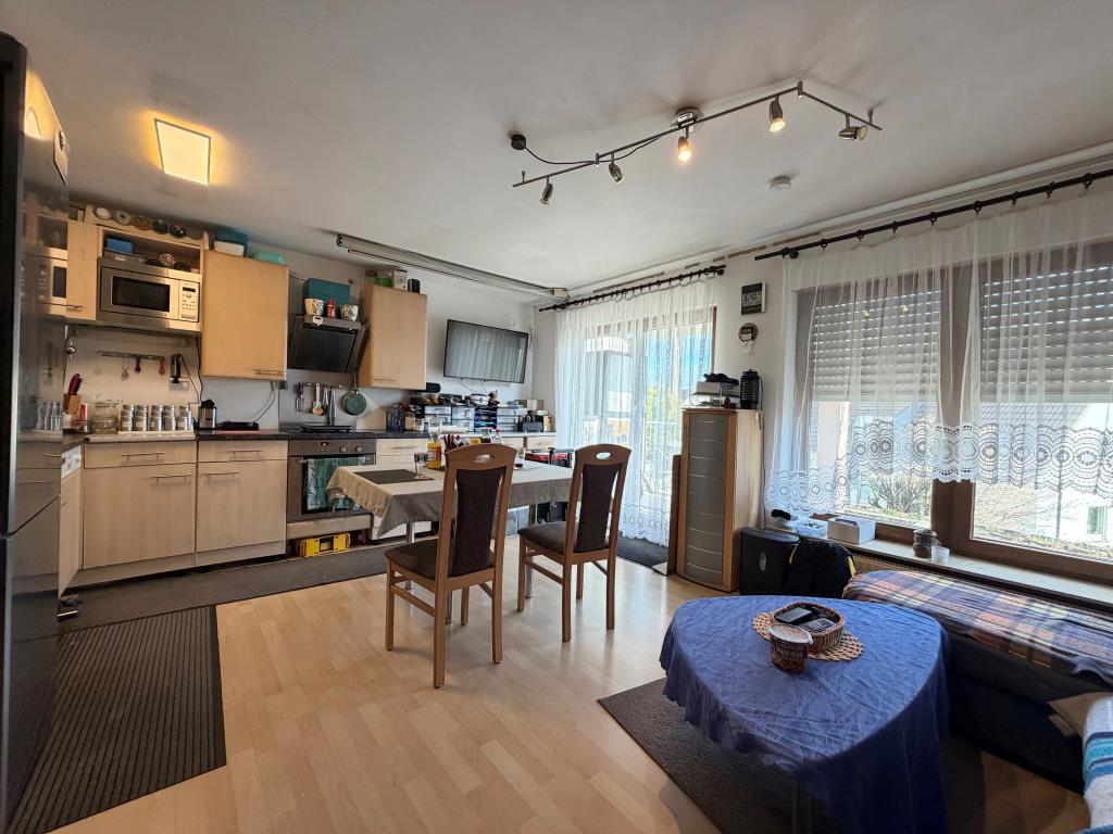 Wohntraum! Interessante 2 Zimmer-Erdgeschosswohnung mit Terrasse & Garage! - Wohn- und Essbereich (43875)