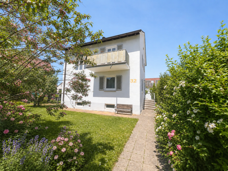 Einziehen & Wohlfühlen! Interessantes Einfamilienhaus in Esslingen-Berkheim! - Außenansicht (50332)
