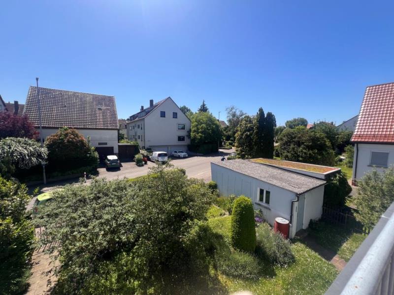 Einziehen & Wohlfühlen! Interessantes Einfamilienhaus in Esslingen-Berkheim! - Balkonaussicht (50336)