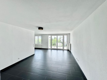 Lichtdurchflutete 3 Zimmer Wohnung mit Balkon und Tiefgaragenstellplatz in Waiblingen!, 71334 Waiblingen, Wohnung