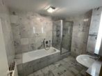 Badezimmer - Schönes Wohnambiente! Sofort beziehbare 2,5 Zimmer-Wohnung mit Balkon!