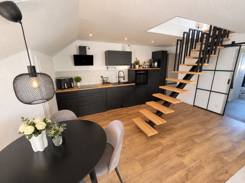 Wohnqualität mit exklusivem Anspruch! Elegantes 2,5 Zimmer-Dachstudio! - Geislingen (Steige) (53395)