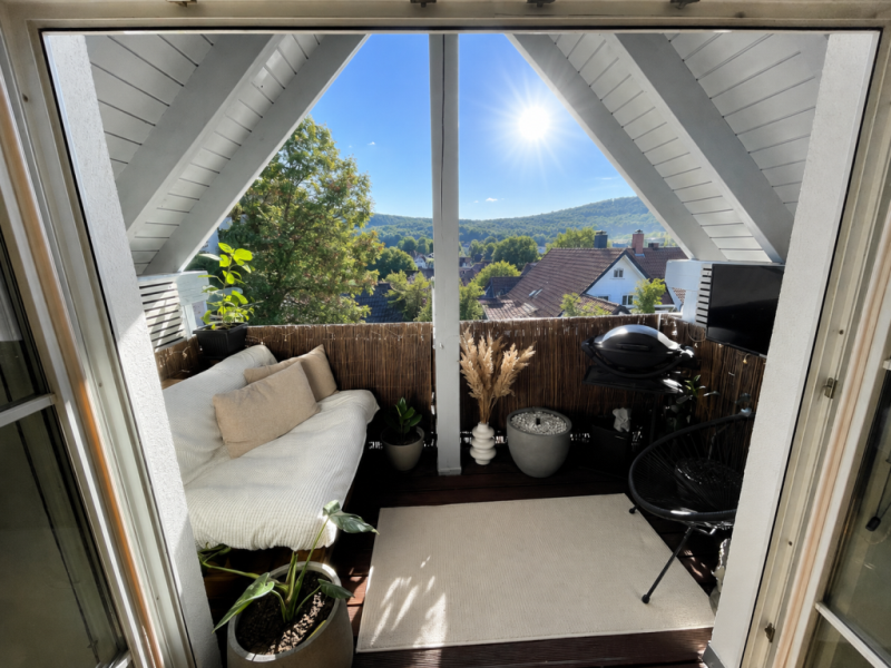 Ideale Gelegenheit! Neuwertige 2,5 Zimmer-Wohnug für tolle Ansprüche! - Balkon (50782)