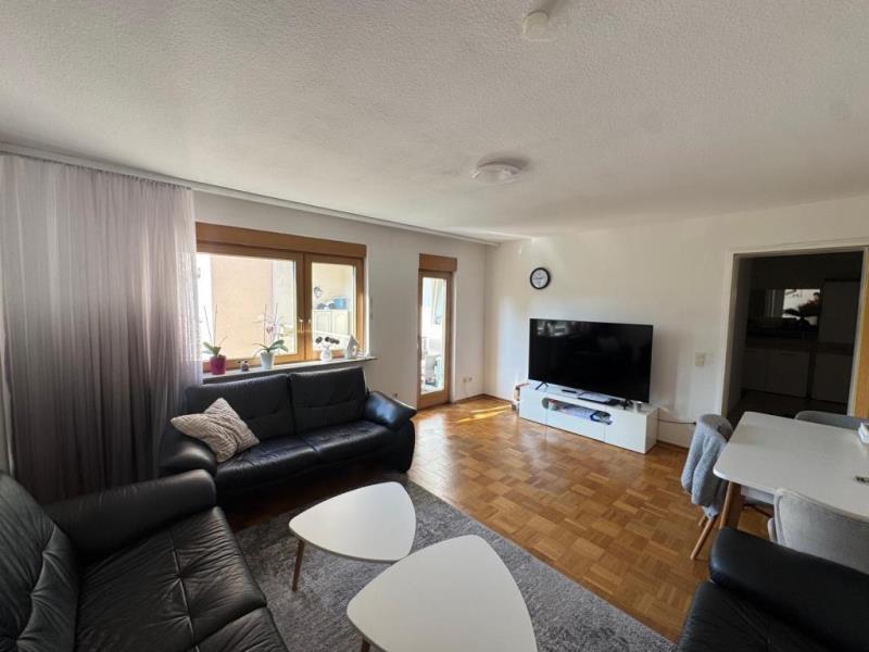 Seltene Gelegenheit! Interessante 2 Zimmer-Wohnung mit Süd-Balkon! - Wohnzimmer (51278)