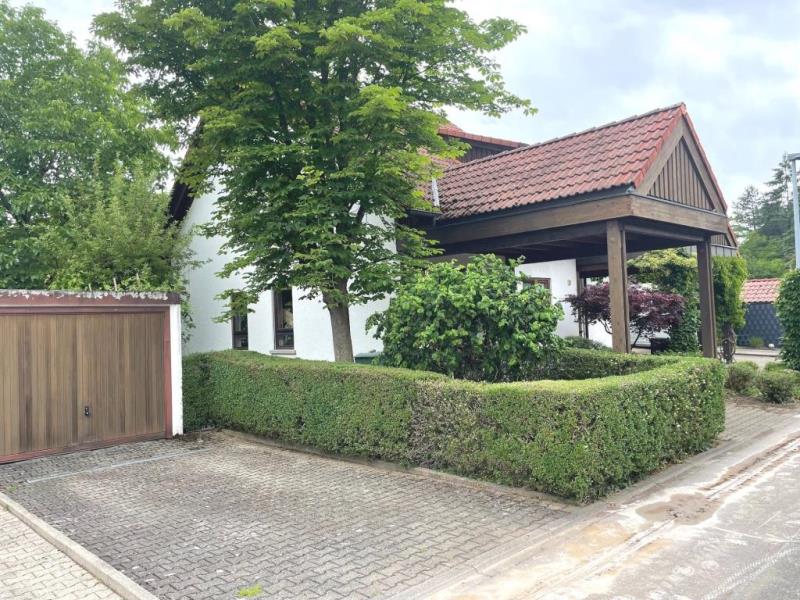 Gemütliches Wohnen! Reiheneckhaus mit Terrasse & Garten in toller Wohnlage! - Außenansicht (48643)